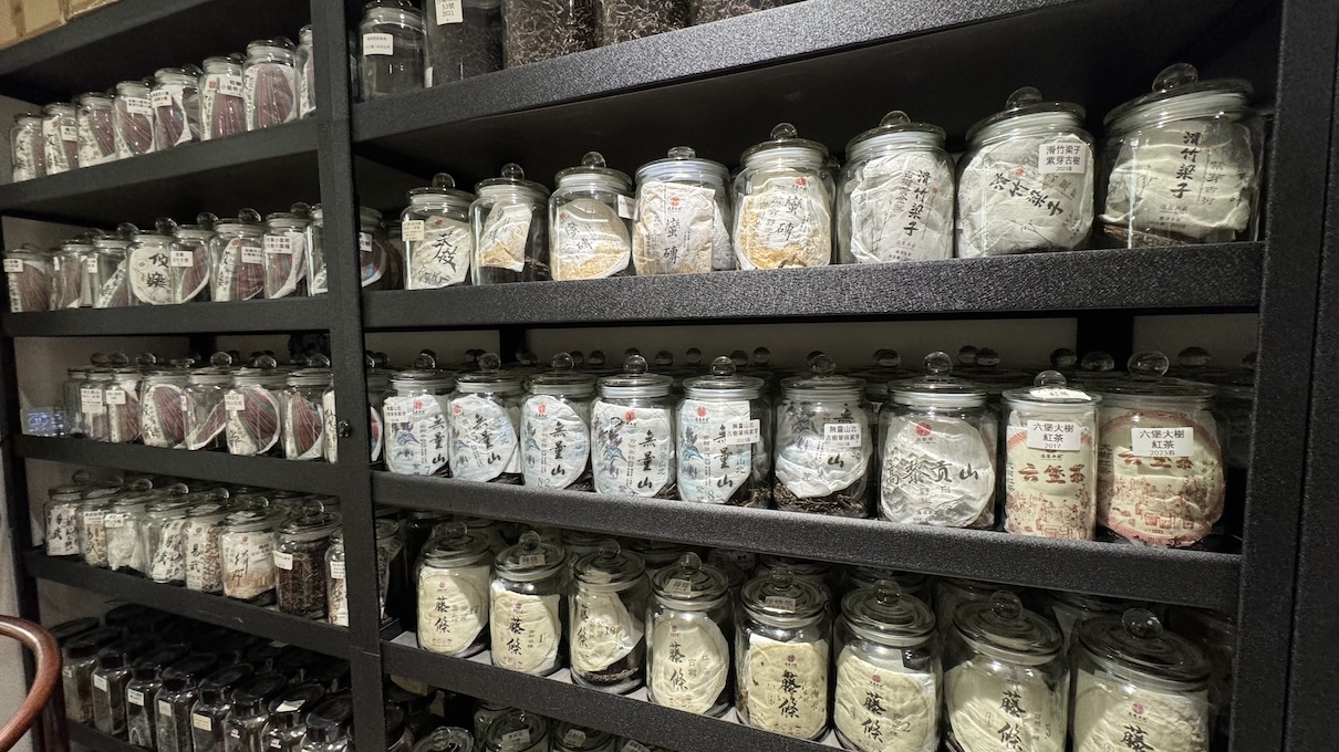Tea shop in Yingge